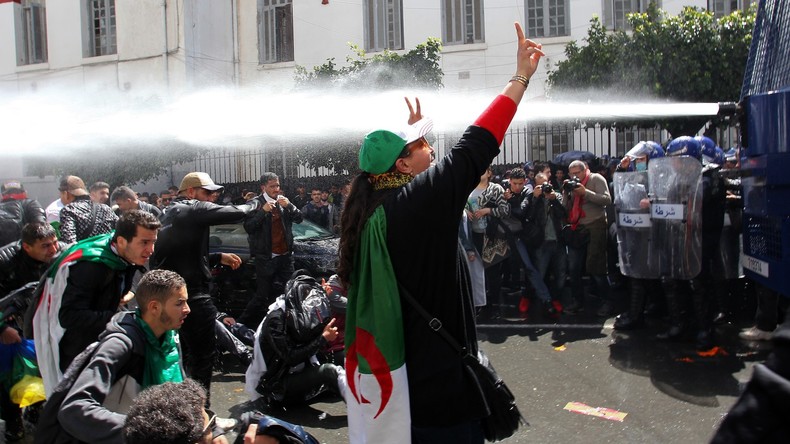 Algérie : la mobilisation dans la rue continue après la nomination d'un président par intérim