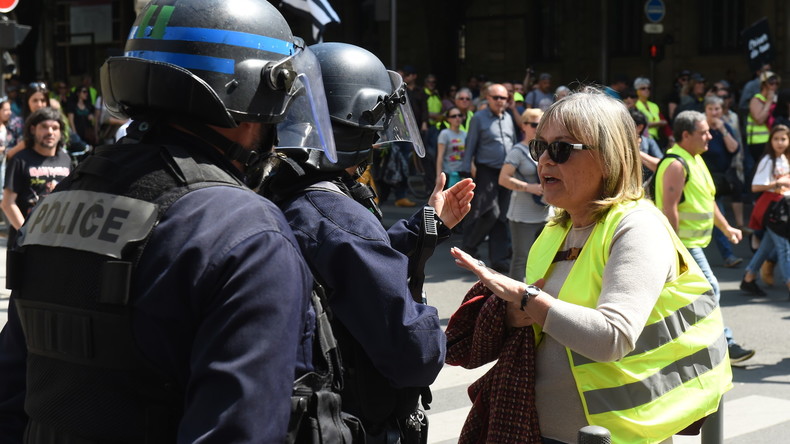 «Ne vous suicidez pas !» : ces slogans de Gilets jaunes qui peinent à attirer l'attention médiatique