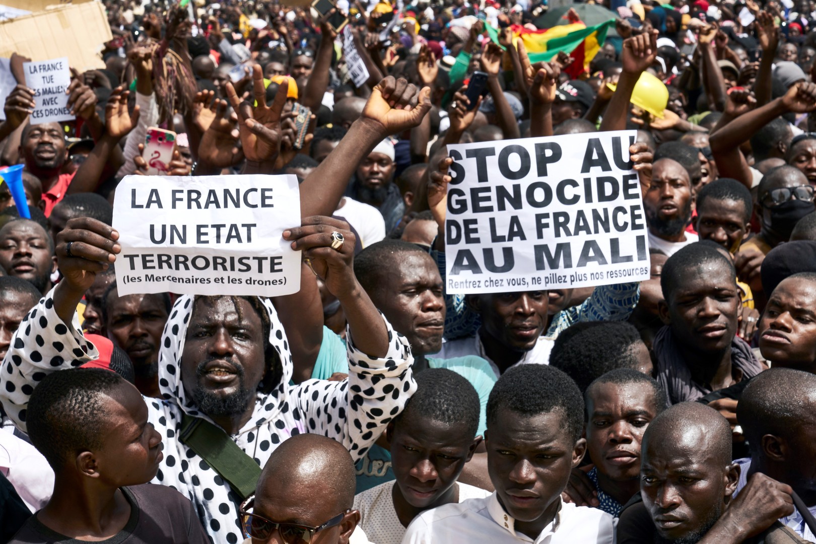 Des milliers de Maliens manifestent contre le président Keïta et l'armée française