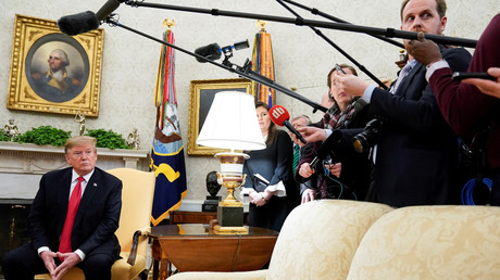 Donald Trump et des journalistes dans le Bureau ovale de la Maison-Blanche, le 2 avril 2019.