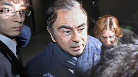 Carlos Ghosn à la sortie de son bureau le 3 avril à Tokyo (image d'illustration).