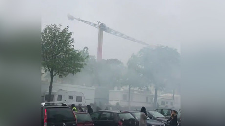 Capture d'écran d'une vidéo témoignant du nuage de lacrymogène qui a recouvert la fête foraine de Nantes, le 6 avril 2019.