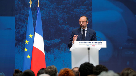 Le Premier ministre Edouard Philippe dévoilant la restitution du Grand débat national au Grand Palais le 8 avril 2019.