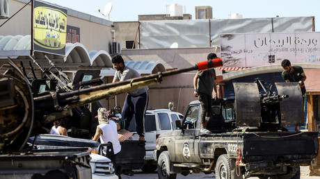 Des combattants fidèles au GNA libyien se préparant à affronter les troupes du maréchal Haftar au sud de Tripoli le 10 avril 2019.