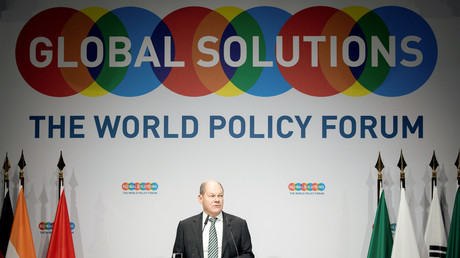 Le ministre allemand des Finances et vice-chancelier Olaf Scholz prononce un discours lors de la réunion du Forum pour la politique mondiale le 18 mars 2019 à Berlin.