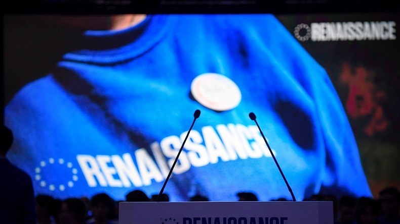 Des Gilets jaunes perturbent un meeting de Nathalie Loiseau à Caen (IMAGES)