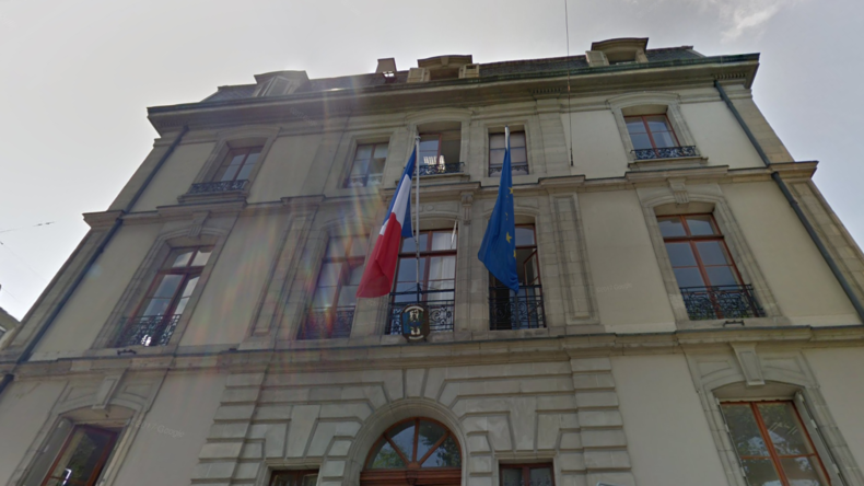 Le consulat de France à Genève aspergé de peinture, le mystérieux groupe G.I.L.E.T revendique