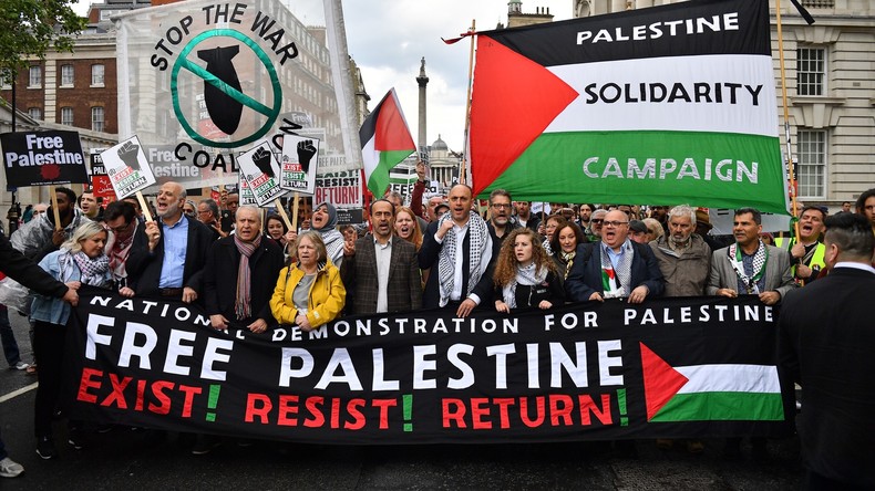 Londres : des milliers de personnes défilent pour la Palestine en présence d'Ahed Tamimi (IMAGES)