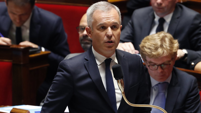 Le ministre de l'Ecologie chahuté par des Gilets jaunes dans le Tarn