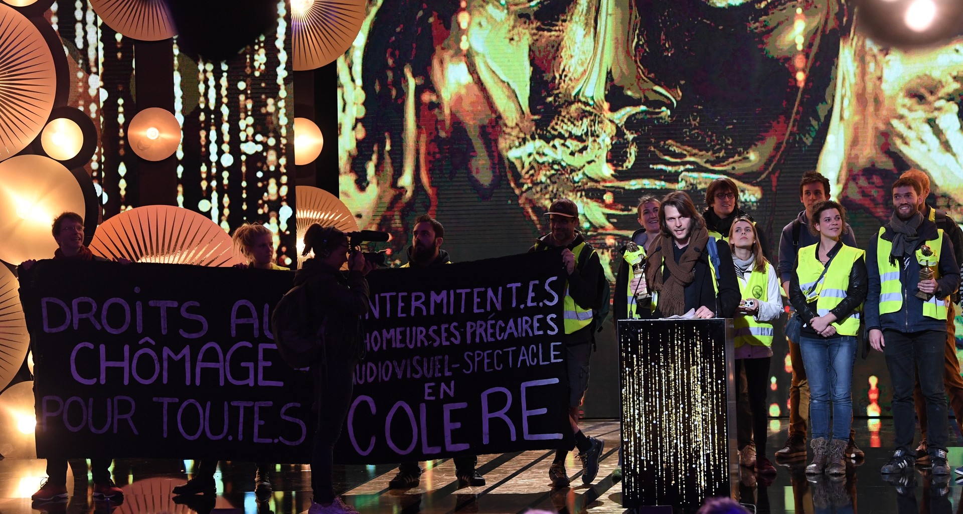 «Droits au chômage pour tou.te.s» : des Gilets jaunes perturbent la cérémonie des Molières (IMAGES)
