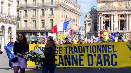 Le défilé de l'Action française le 12 mai à Paris.