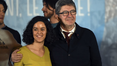 La tête de liste LFI pour les européennes Manon Aubry, accompagnée par Jean-Luc Mélenchon, lors d'un meeting à Nîmes, le 5 avril 2019 (image d'illustration).