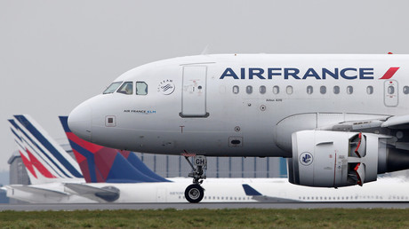 Airbus France Airbus A318-100 atterrissant à l'aéroport Roissy Charles-de-Gaulle en mars 2018. 
