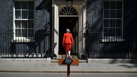 Theresa May regagne le 10 Downing Street après avoir annoncé sa démission, le 24 mai 2019, à Londres (image d'illustration).