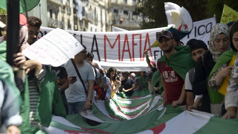 Algérie : après des arrestations en série de personnalités, 17e vendredi de mobilisation
