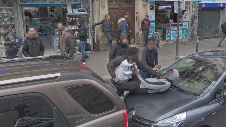 Google Street View révèle-t-il... une agression boulevard de la Chapelle à Paris ? (PHOTO)