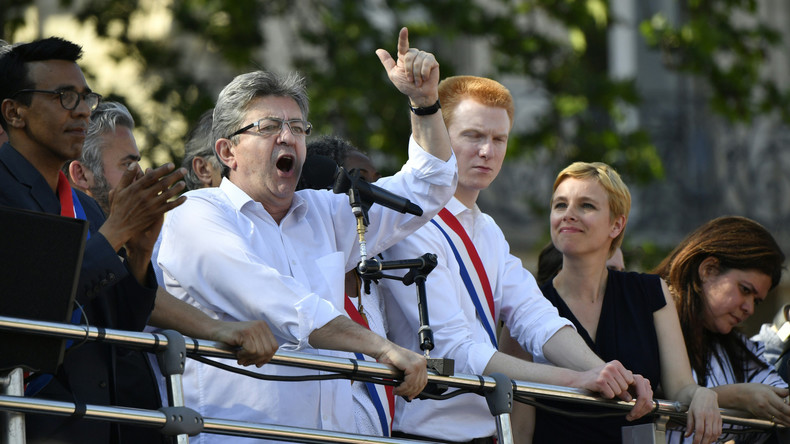 Crise chez LFI ? Clémentine Autain formule des critiques après la promotion d'Adrien Quatennens