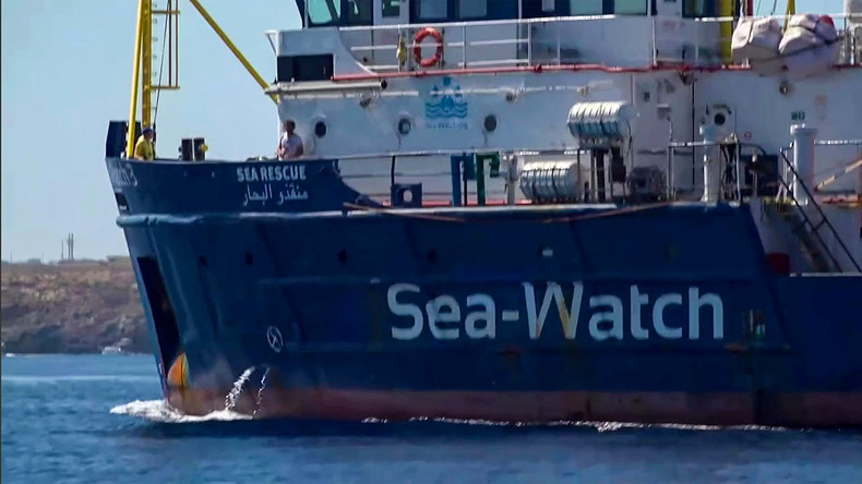 Le navire Sea-Watch force les eaux italiennes avec 42 migrants à son bord, Salvini furieux