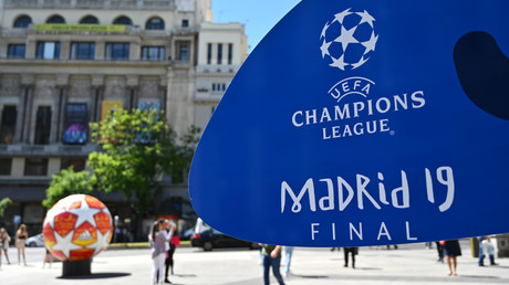 Une affiche annonce le match de football de la finale de la Ligue des champions opposant Liverpool à Tottenham Hotspur, à Madrid, le 29 mai 2019.