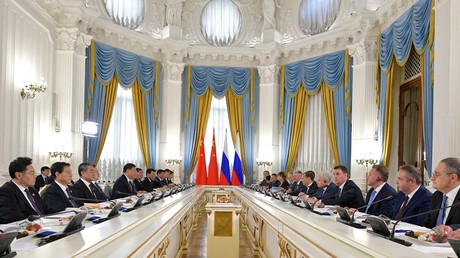 Réunion russo-chinoise au Kremlin le 6 juin. 