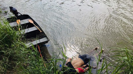 Un migrant salvadorien Oscar Martinez Ramirez et sa fille, qui se sont noyés alors qu'ils tentaient de traverser le Rio Grande pour se rendre aux États-Unis, à Matamoros, dans l'État de Tamaulipas, le 24 juin 2019 (image d'illustration). 