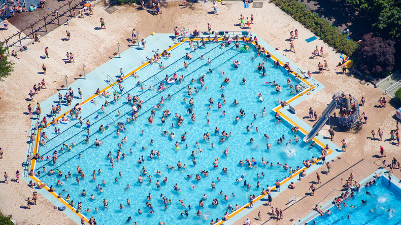 Violence, frottage et défécation: des piscines évacuées durant la canicule en France et en Allemagne