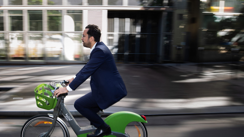 Municipales 2020 à Paris : Mounir Mahjoubi renonce à l'investiture LREM et rallie Cédric Villani