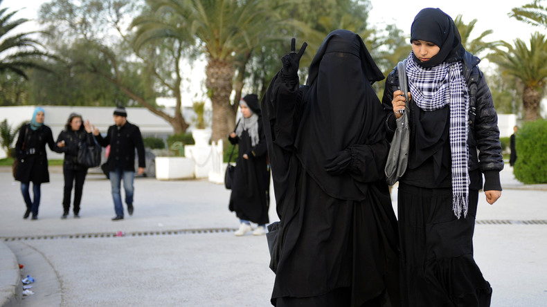 Après l'attentat de Tunis, la Tunisie interdit le niqab dans les institutions publiques