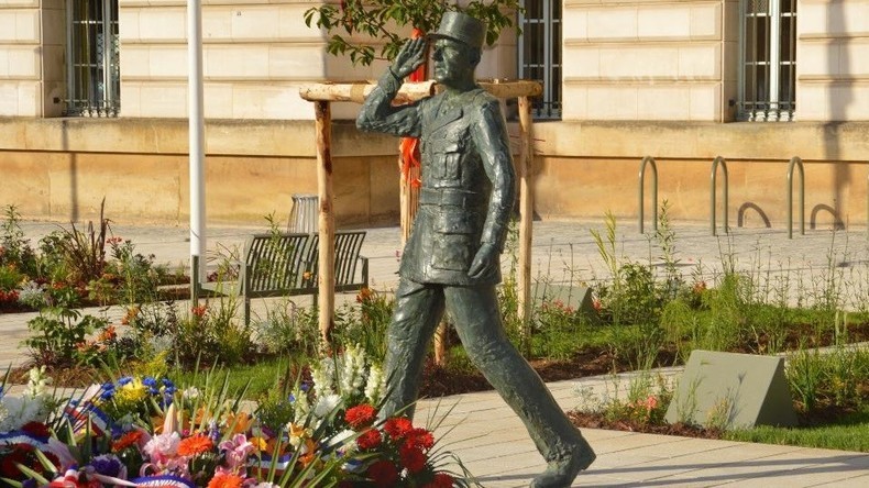 Evreux : le déboulonnage de la statue de Charles de Gaulle a été filmé (VIDEO)