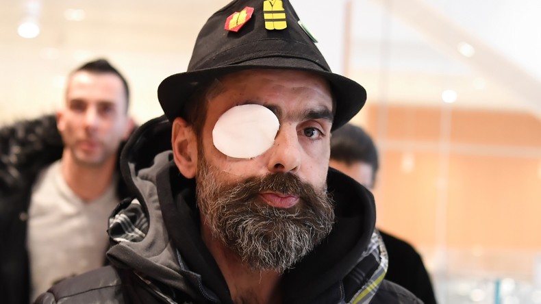 Le Gilet jaune Jérôme Rodrigues placé en garde à vue pour violences conjugales, sa compagne dément