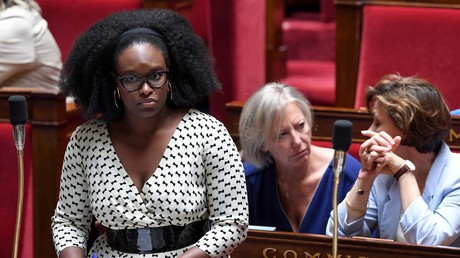 La porte-parole du gouvernement Sibeth Ndiaye participe à une séance de questions au gouvernement à l'Assemblée nationale à Paris, le 2 juillet 2019.