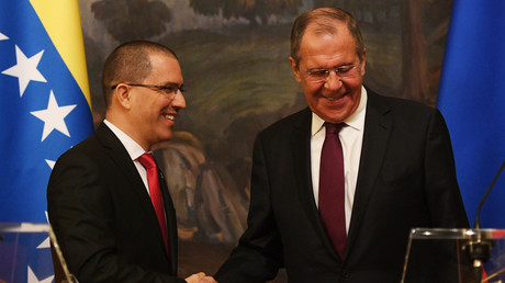 Le ministre russe des Affaires étrangères Sergueï Lavrov et le ministre des Affaires étrangères du Venezuela Jorge Arreaza donnent une conférence de presse à Moscou le 5 mai 2019 (image d'illustration).