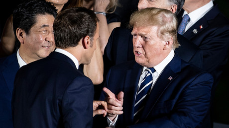 Le président français Emmanuel Macron et le président américain Donald Trump  lors du sommet du G20 à Osaka, au Japon, le 28 juin 2019.