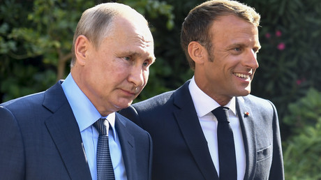 Emmanuel Macron accueille Vladimir Poutine au fort de Brégançon, le 19 août 2019.