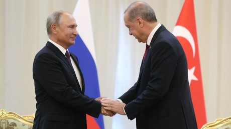 Le président russe Vladimir Poutine et son homologue turc Recep Tayyip Erdogan se rencontre à Téhéran à l'occasion du sommet d'Astana organisé le 7 septembre 2018 à Téhéran.