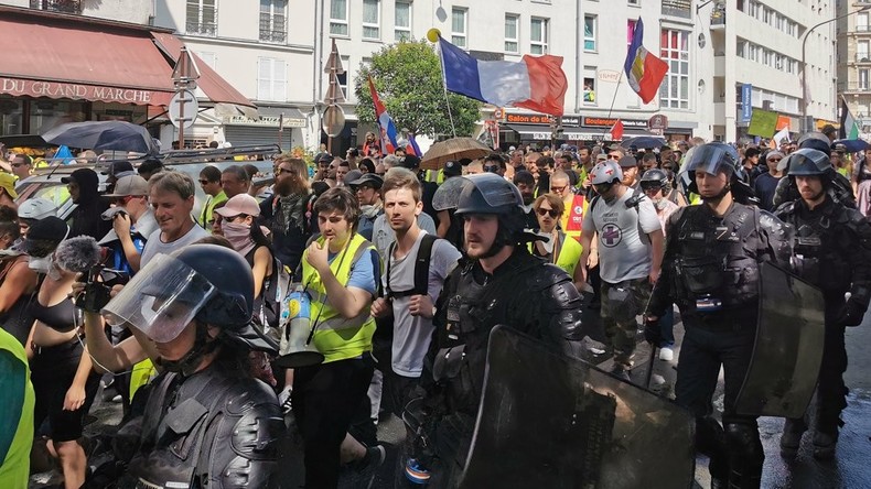 Gilets jaunes : la mobilisation continue en France pour l'acte 42 (IMAGES)