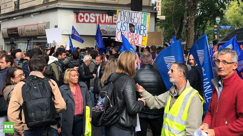 Le syndicat de police Alliance manifeste au siège de La France insoumise (VIDEOS)