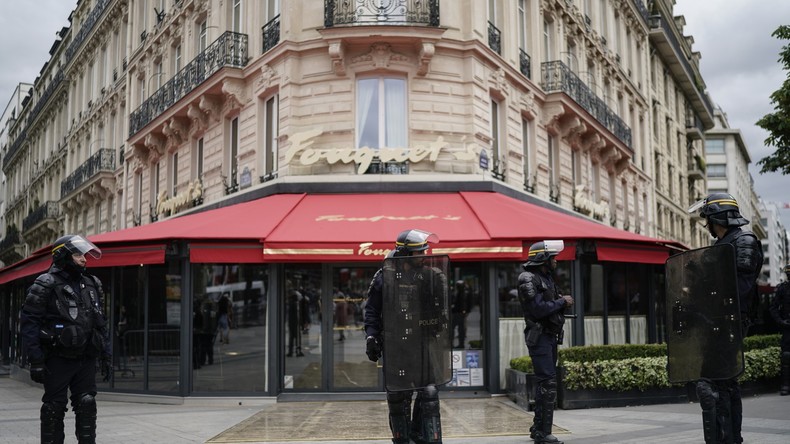 Acte 46 : la préfecture de police de Paris interdit deux zones aux Gilets jaunes