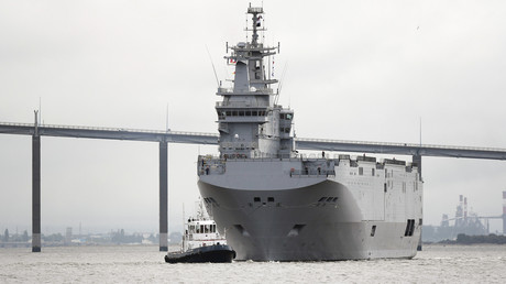 Un des «Mistral» qui devait être livré à la Russie par la France, le 12 juin 2016, à la sortie du port de Saint-Nazaire, en France (image d'illustration).