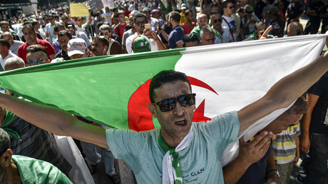 Des milliers de personnes manifestent à Alger contre la tenue le 12 décembre de l'élection présidentielle, le 27 septembre 2019.