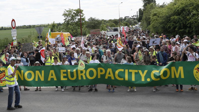 EuropaCity : la marche des opposants au projet pharaonique de Gonesse à Matignon
