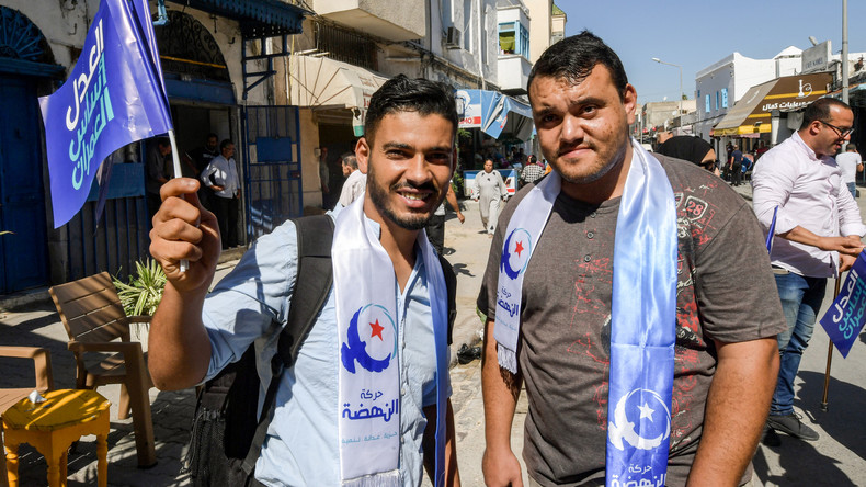 Législatives tunisiennes : le parti islamiste Ennahdha en tête, la formation de Karoui deuxième