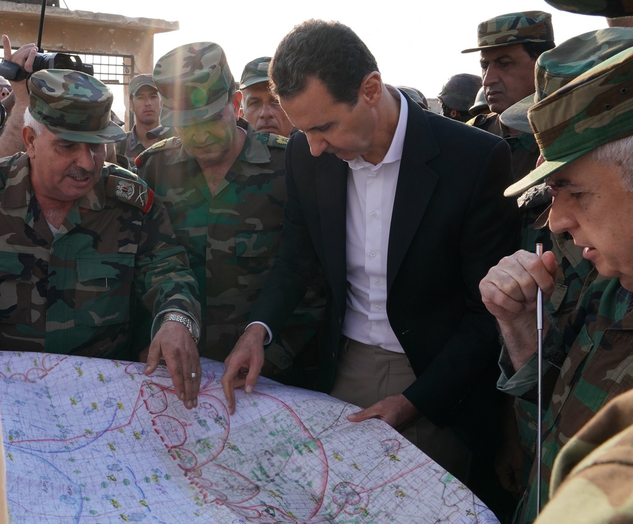 Sur la ligne de front d’Idleb, Bachar el-Assad promet de ramener l’unité territoriale en Syrie