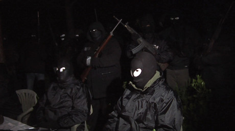 Des individus cagoulés du FLNC réunis dans la nuit le 2 mai 2016 (image d'illustration).