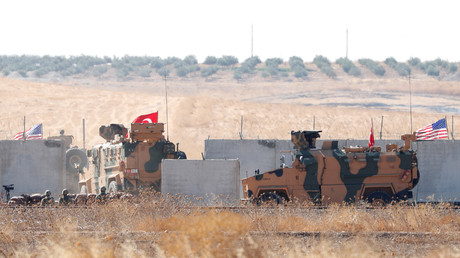 Des véhicules militaires turcs traversent la frontière syrienne dans le cadre d'une patrouille conjointe avec l'armée américaine, le 8 septembre 2019 (image d'illustration).