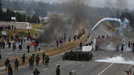 Affrontement entre manifestants et forces de l'ordre dans la ville de Lasso, en Equateur, le 6 octobre 2019.