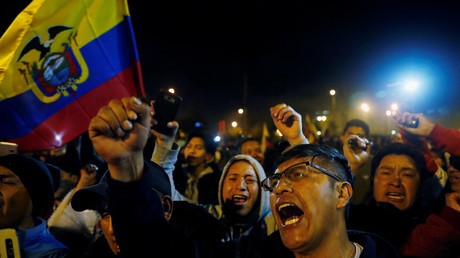 Manifestation de joie dans les rues de Quito à l'annonce de l'accord entre le gouvernement et les représentants des indigènes.