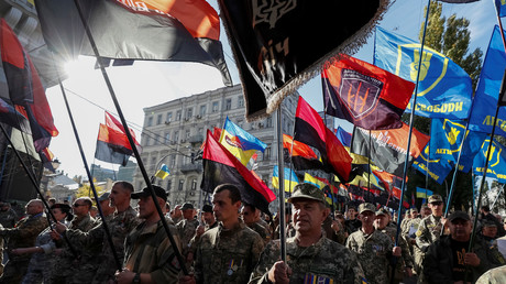 Marche des nationalistes ukrainiens à Kiev le 14 octobre contre l'application de la formule dite de Steinmeier dans le cadre du règlement du conflit dans l'Est du pays.