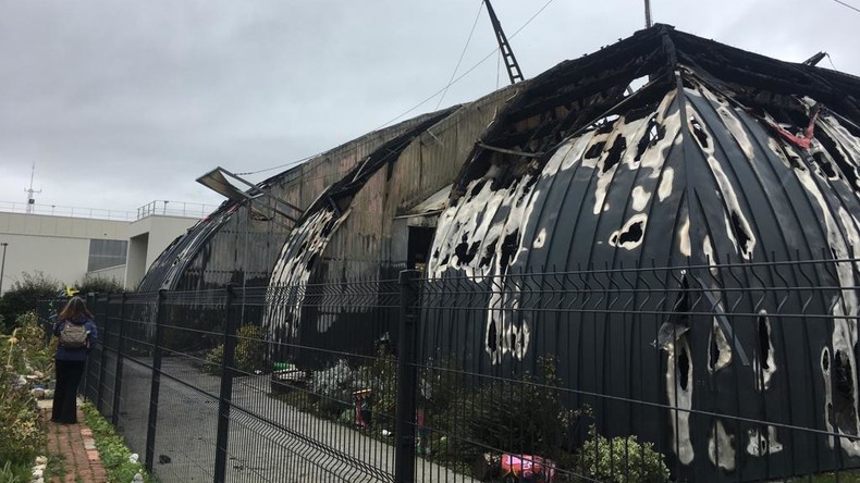 Soirée de violences urbaines dans les Yvelines, un chapiteau de cirque incendié