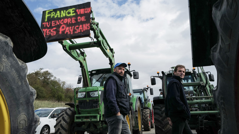 Des centaines de tracteurs bloquent le périphérique parisien (EN CONTINU)